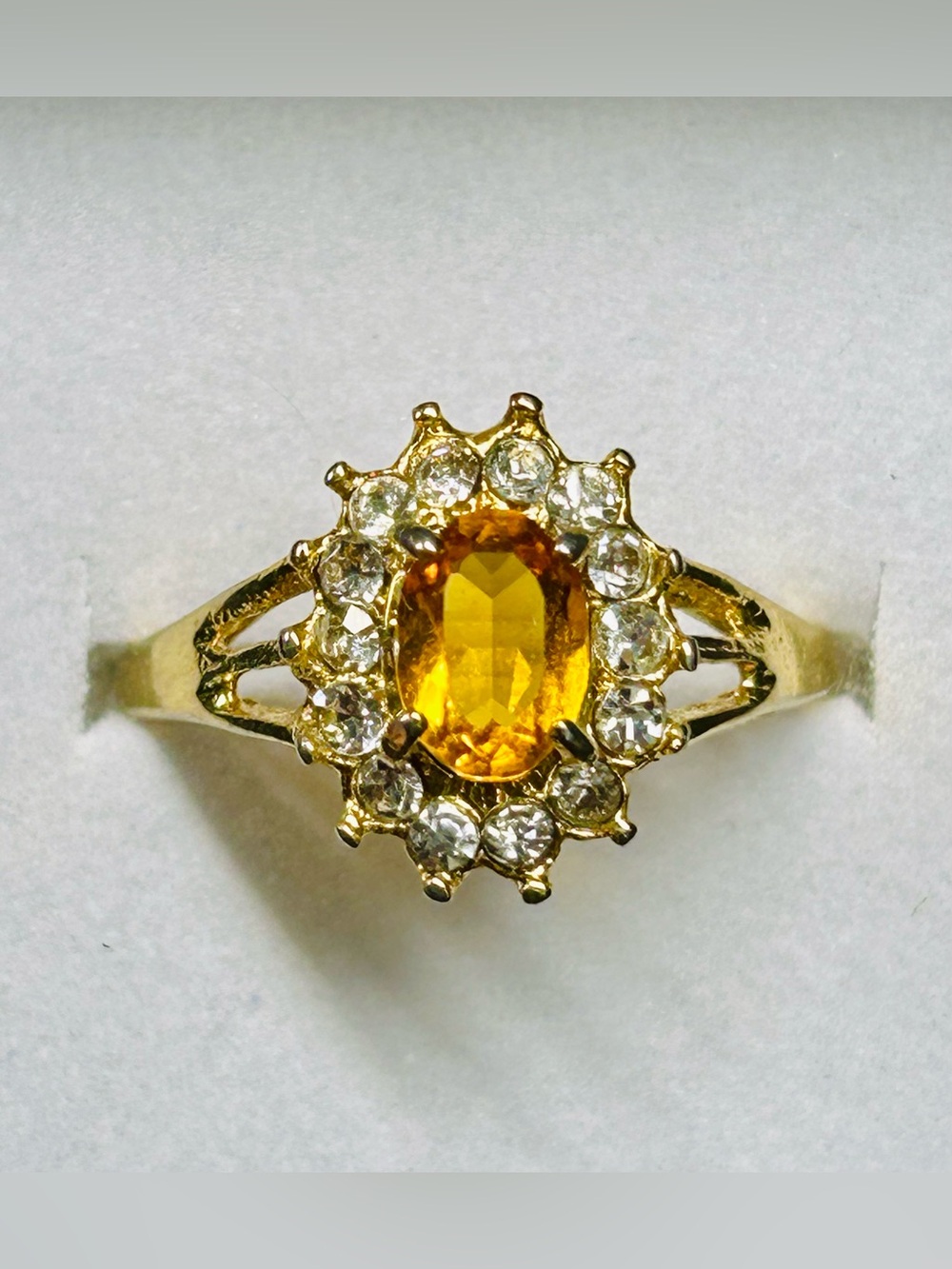Vintage Amber Glass Rhinestone Halo Gold Tone Cocktail Ring (1975–1985)
